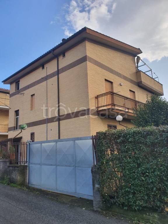 appartamento in vendita a Fonte Nuova in zona Santa Lucia