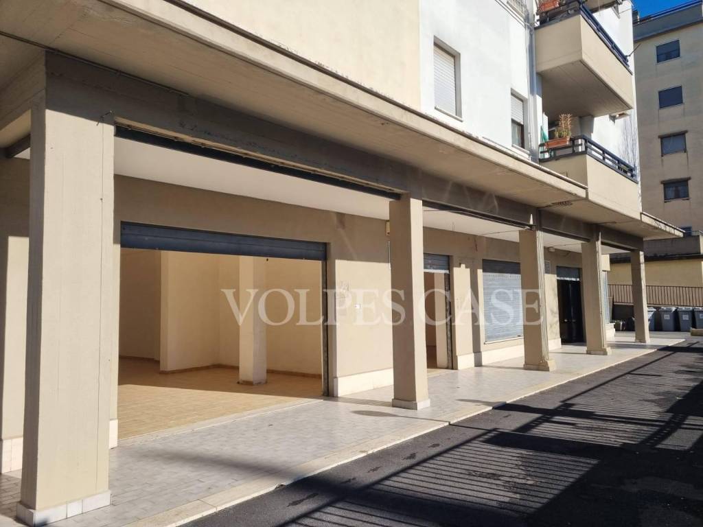 negozio in vendita a Fonte Nuova in zona Torre Lupara