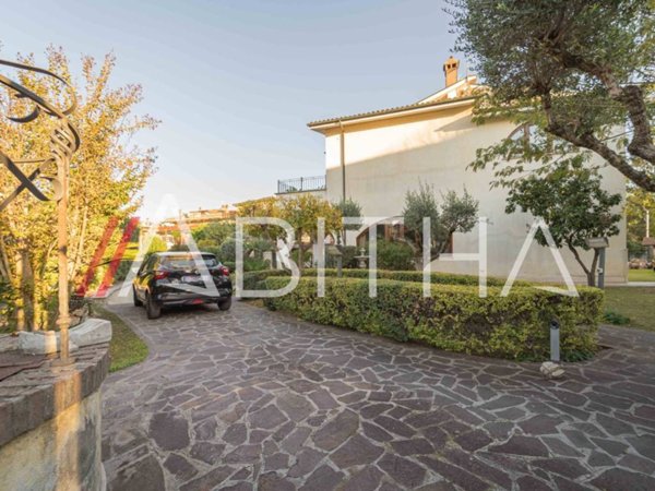 casa indipendente in vendita a Fonte Nuova in zona Santa Lucia