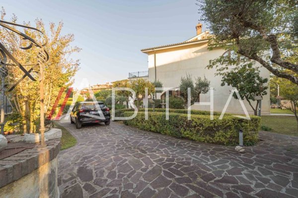 casa indipendente in vendita a Fonte Nuova in zona Santa Lucia