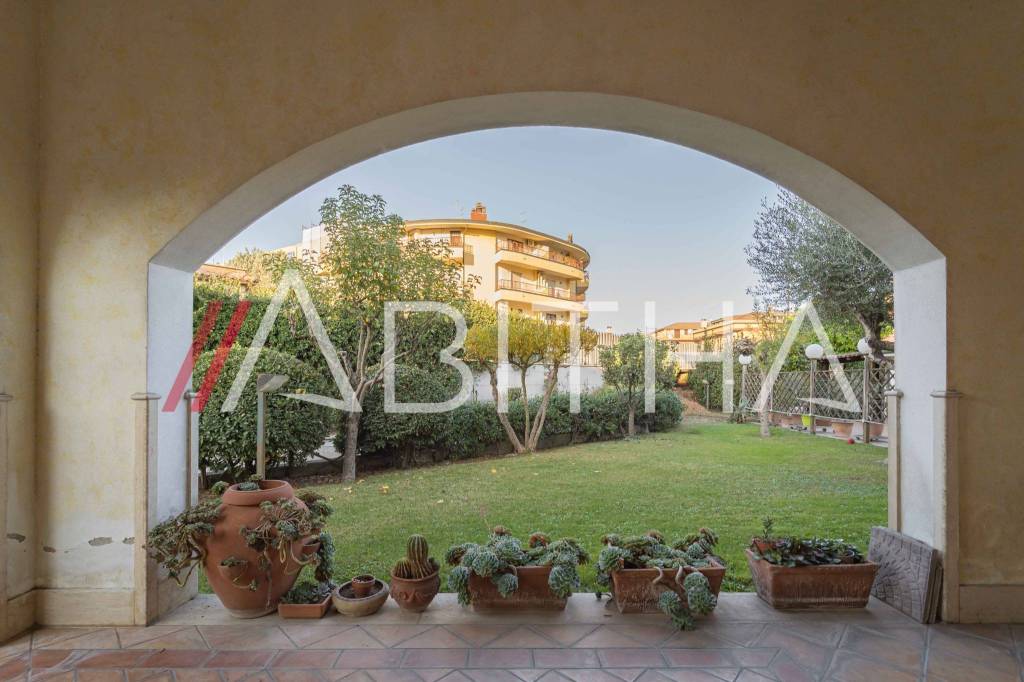 casa indipendente in vendita a Fonte Nuova in zona Santa Lucia