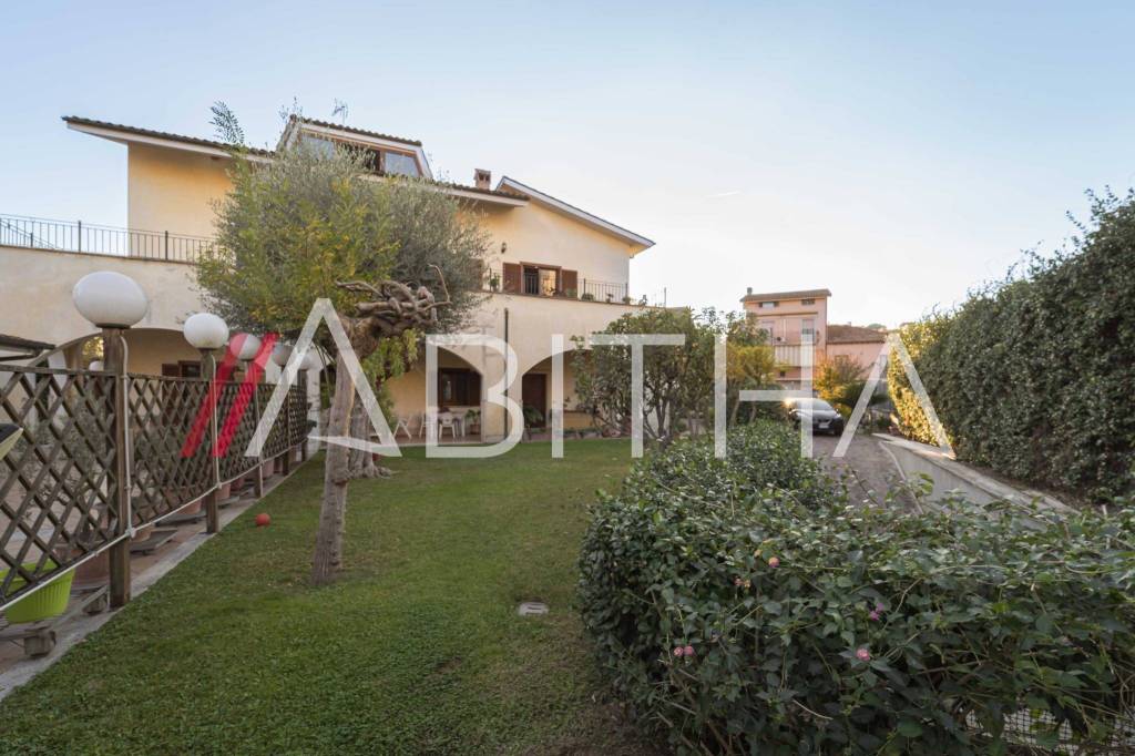 casa indipendente in vendita a Fonte Nuova in zona Santa Lucia