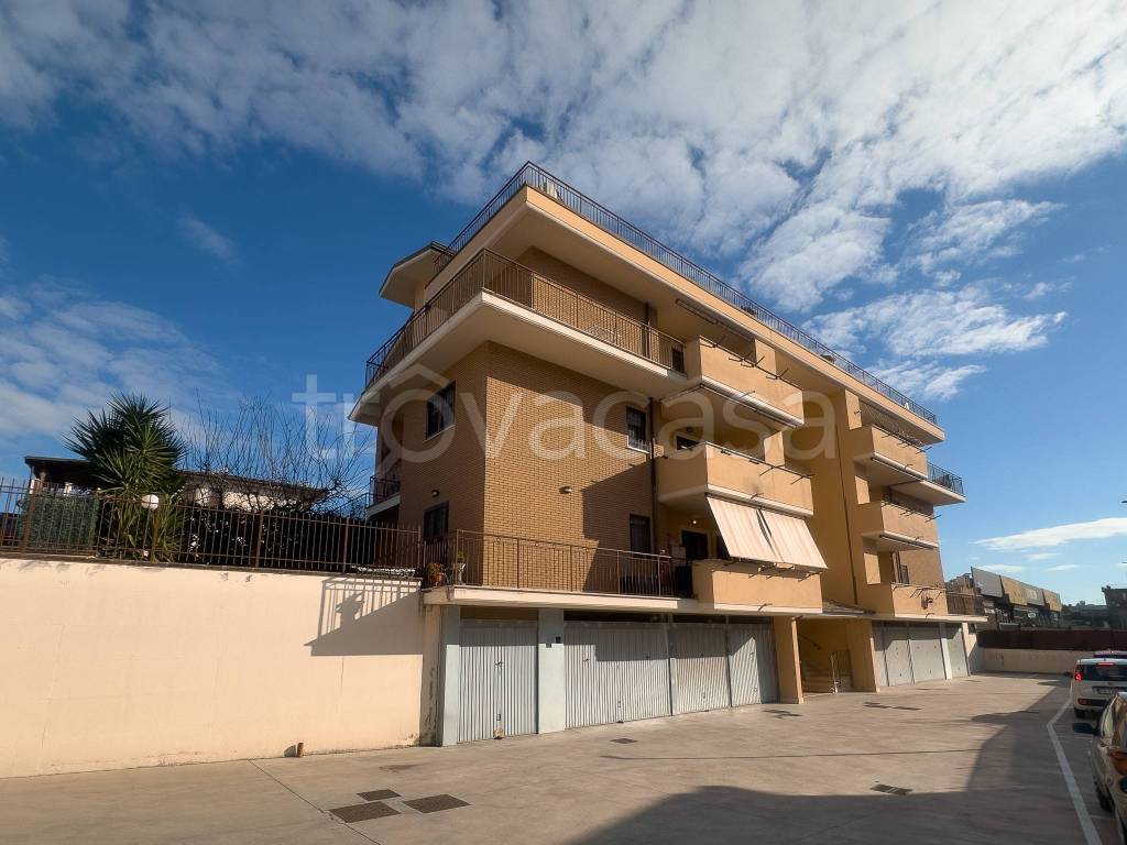 appartamento in vendita a Fonte Nuova in zona Santa Lucia