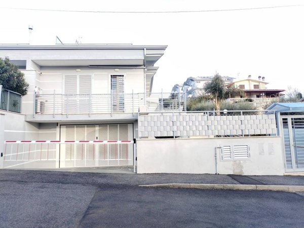 appartamento in vendita a Fonte Nuova in zona Santa Lucia