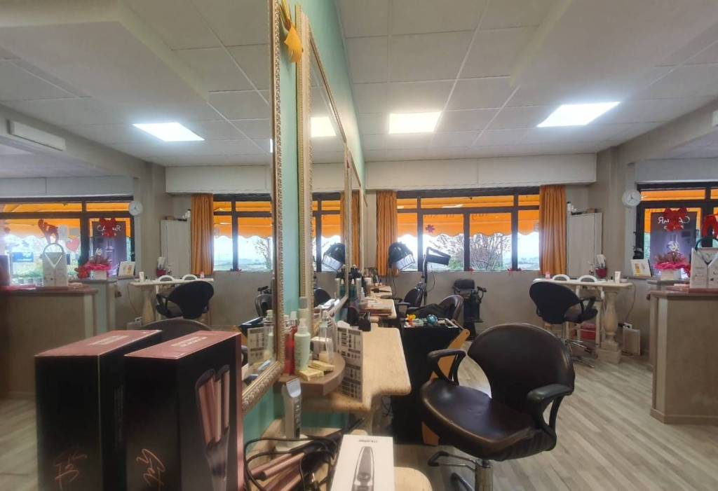 negozio in vendita a Fonte Nuova in zona Torre Lupara