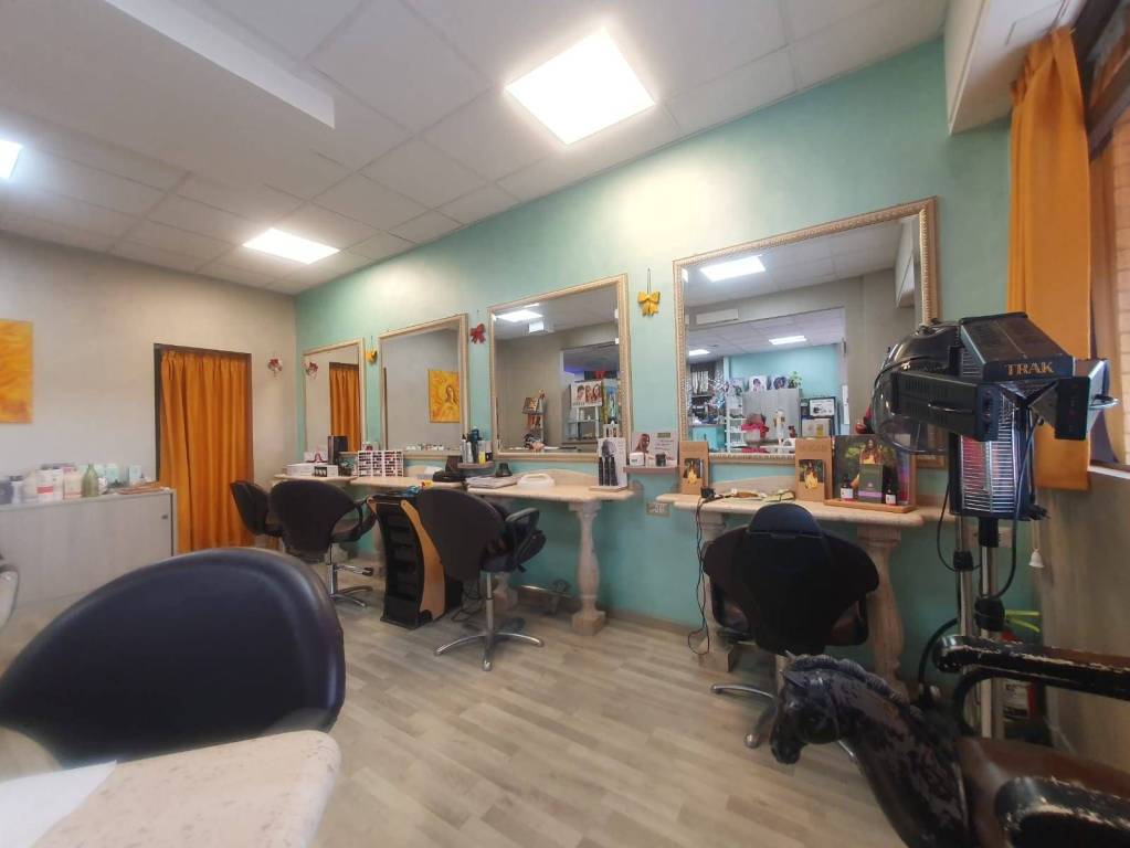 negozio in vendita a Fonte Nuova in zona Torre Lupara