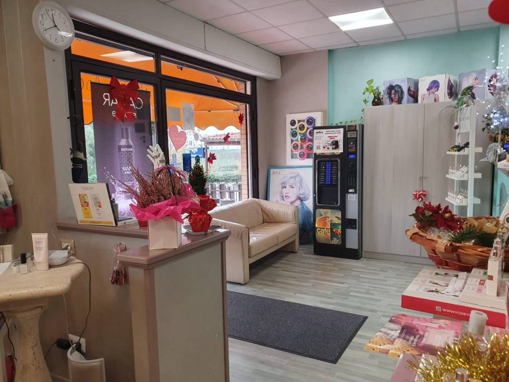 negozio in vendita a Fonte Nuova in zona Torre Lupara