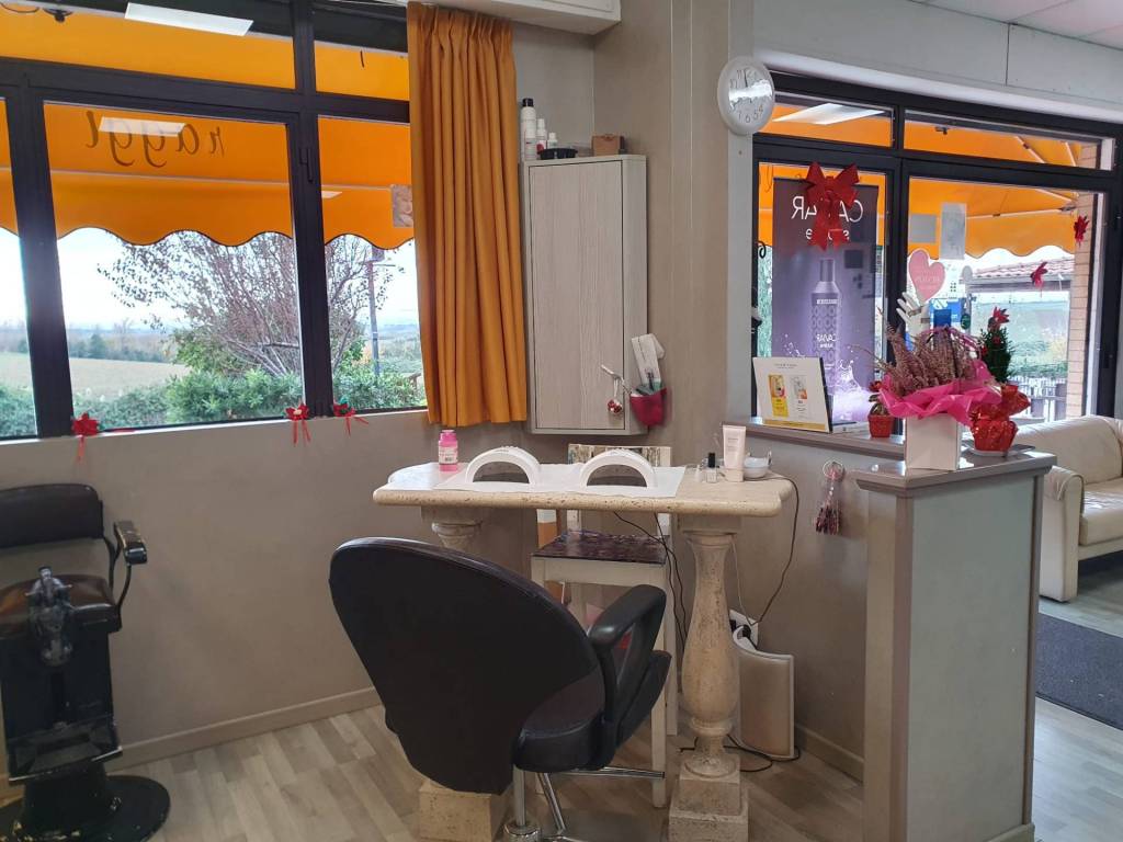 negozio in vendita a Fonte Nuova in zona Torre Lupara