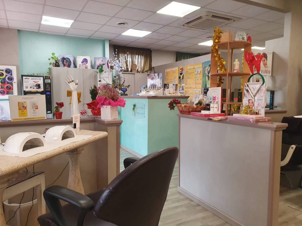 negozio in vendita a Fonte Nuova in zona Torre Lupara