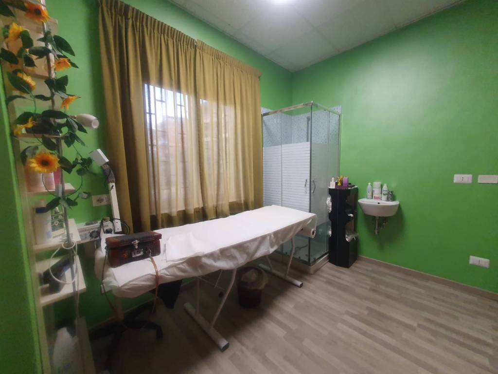 negozio in vendita a Fonte Nuova in zona Torre Lupara