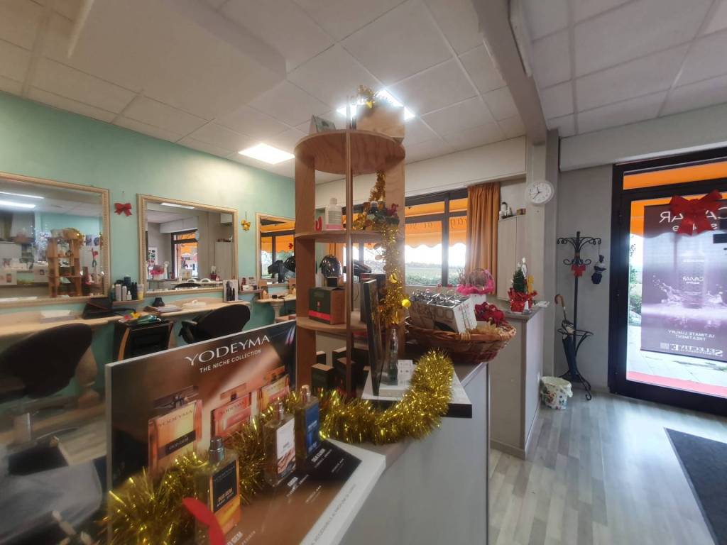 negozio in vendita a Fonte Nuova in zona Torre Lupara