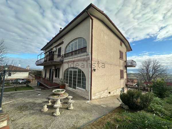 appartamento in vendita a Fonte Nuova in zona Santa Lucia