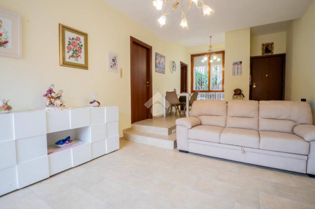 appartamento in vendita a Fonte Nuova in zona Torre Lupara