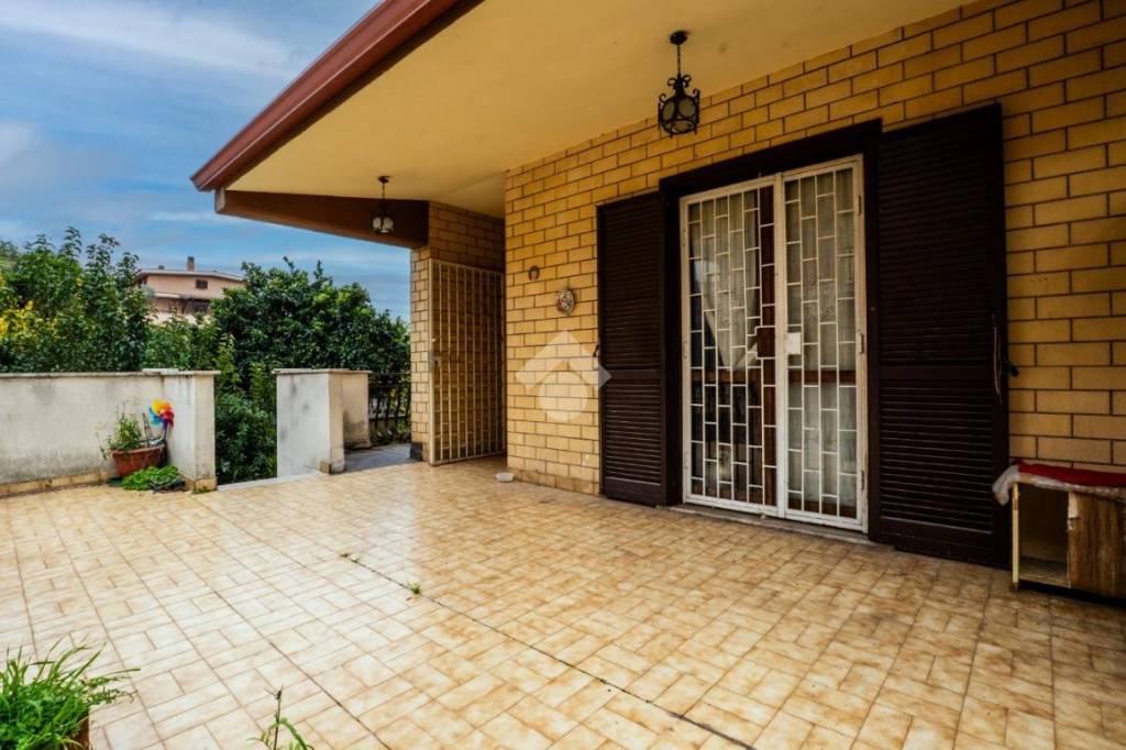 casa indipendente in vendita a Fonte Nuova in zona Torre Lupara