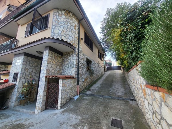 appartamento in vendita a Fonte Nuova in zona Torre Lupara