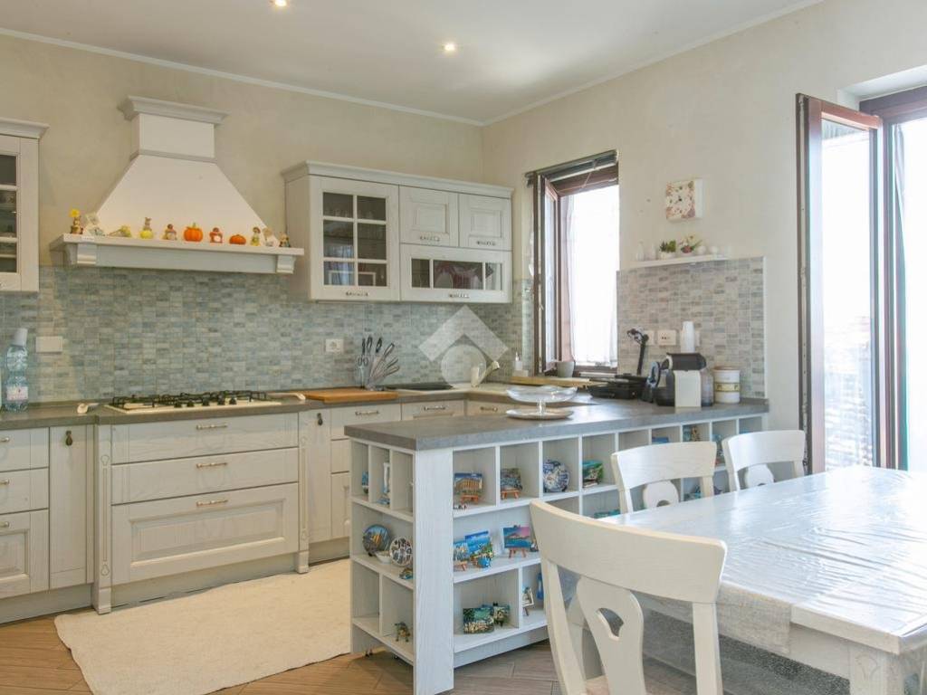 appartamento in vendita a Fonte Nuova in zona Torre Lupara