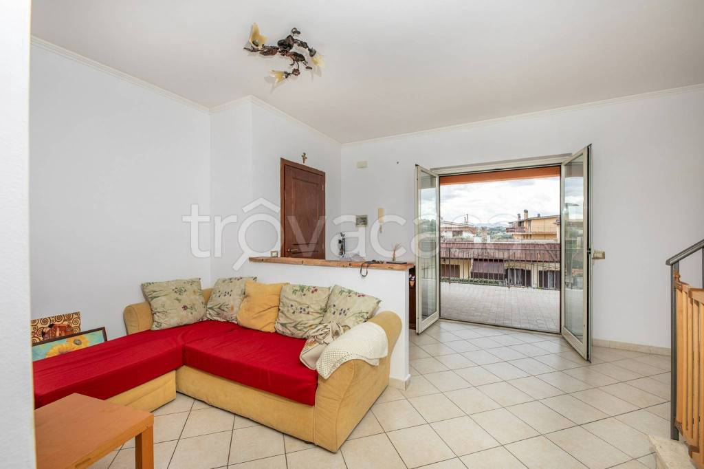 appartamento in vendita a Fonte Nuova in zona Santa Lucia