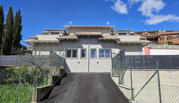 casa indipendente in vendita a Fonte Nuova in zona Santa Lucia