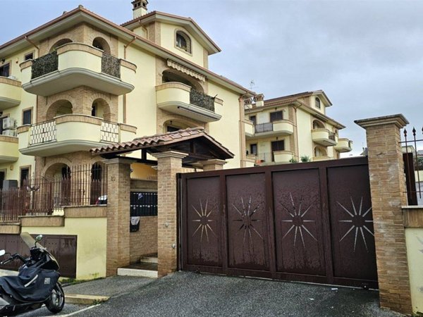 appartamento in vendita a Fonte Nuova in zona Torre Lupara