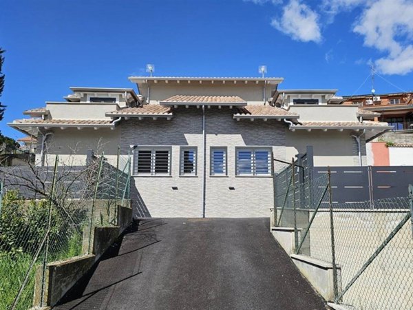 casa indipendente in vendita a Fonte Nuova in zona Santa Lucia