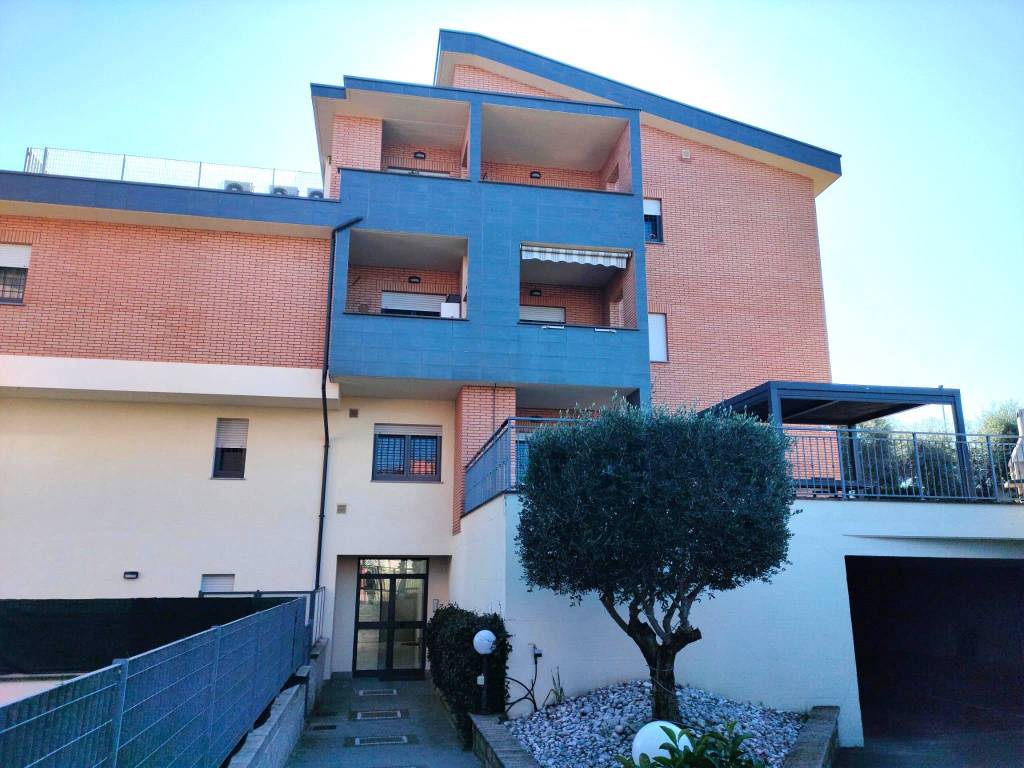 appartamento in vendita a Fonte Nuova in zona Torre Lupara