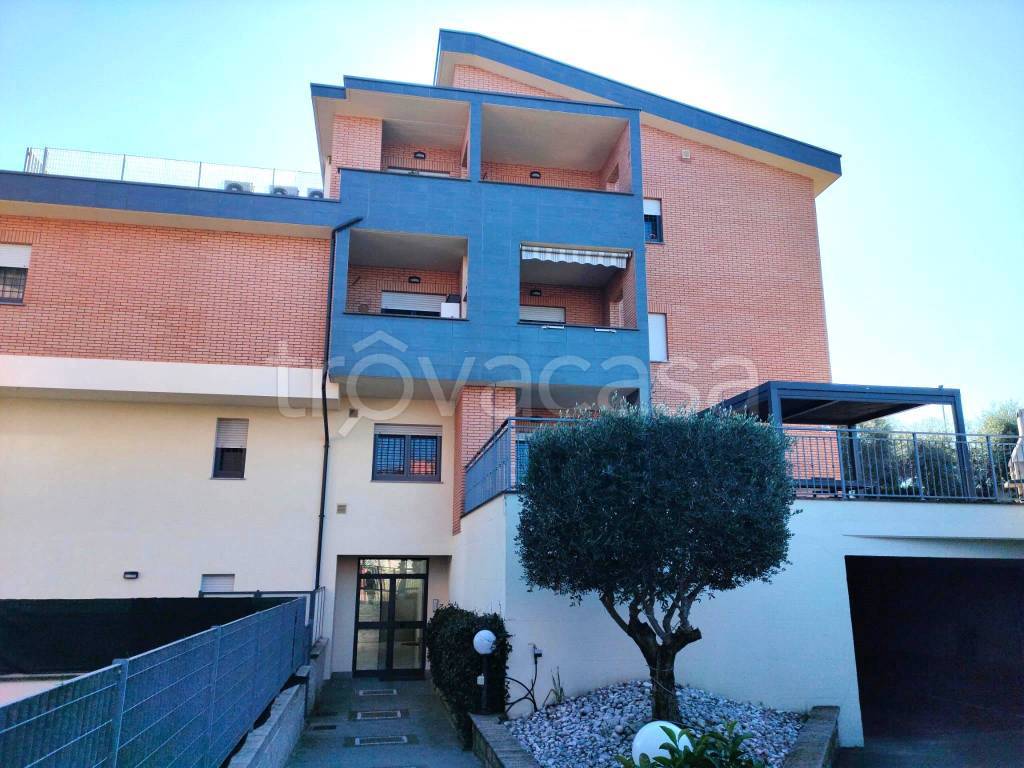 appartamento in vendita a Fonte Nuova in zona Torre Lupara