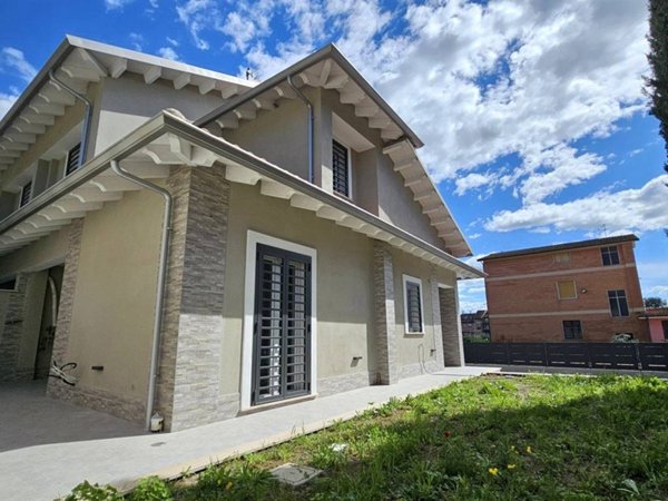 casa indipendente in vendita a Fonte Nuova in zona Santa Lucia
