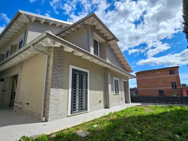 casa indipendente in vendita a Fonte Nuova in zona Santa Lucia