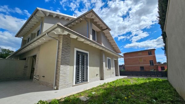 casa indipendente in vendita a Fonte Nuova in zona Santa Lucia