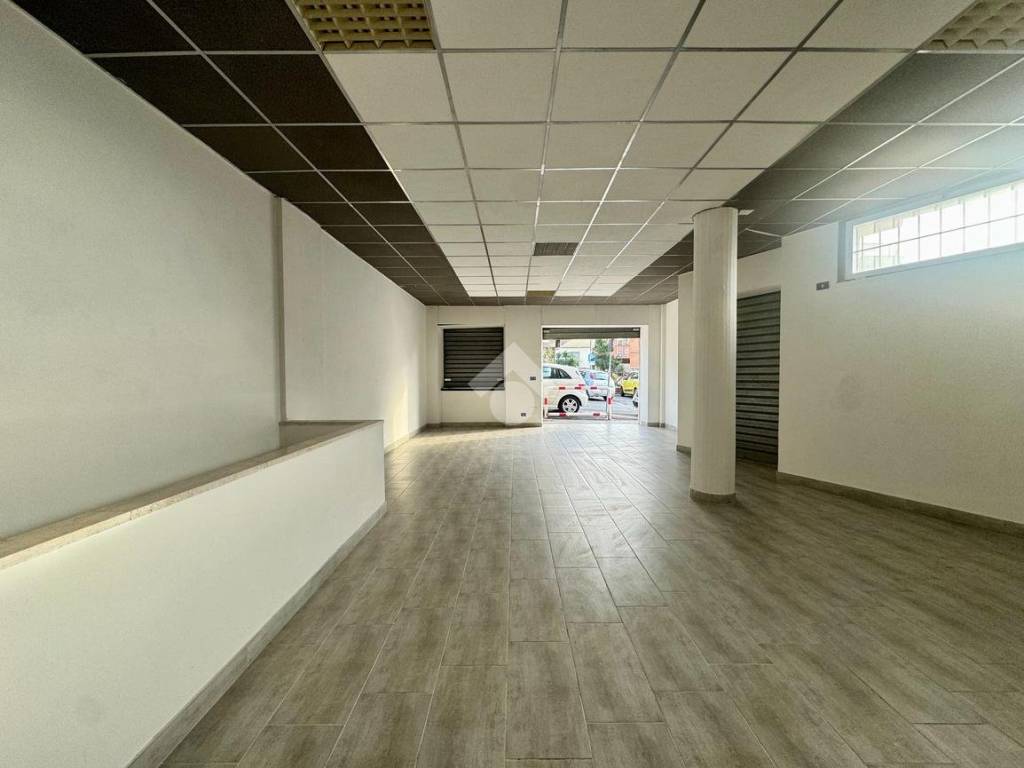 negozio in vendita a Fonte Nuova in zona Torre Lupara