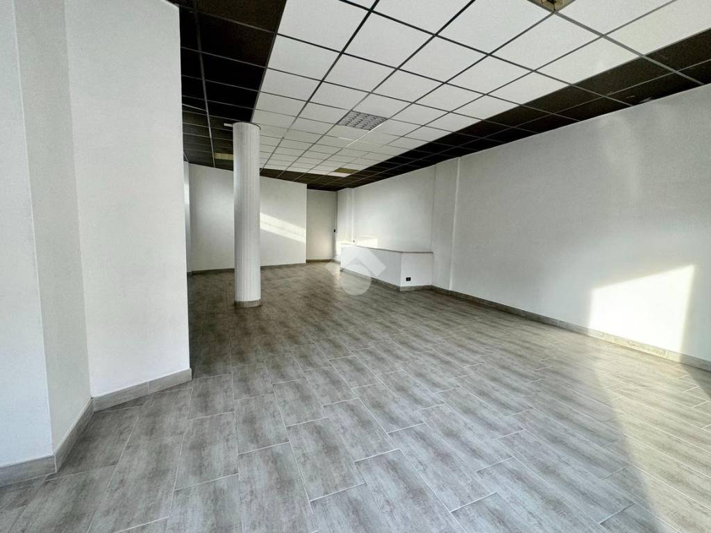 negozio in vendita a Fonte Nuova in zona Torre Lupara