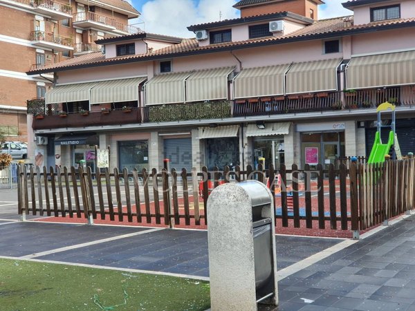 negozio in vendita a Fonte Nuova in zona Torre Lupara