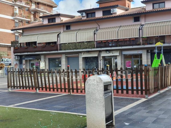 negozio in vendita a Fonte Nuova in zona Torre Lupara