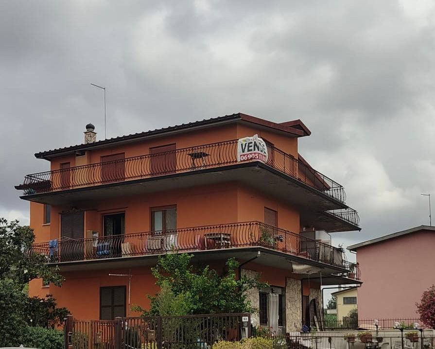 appartamento in vendita a Fonte Nuova in zona Santa Lucia
