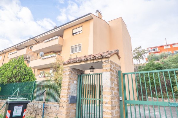 appartamento in vendita a Fonte Nuova in zona Santa Lucia