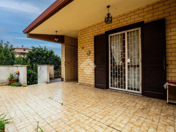 casa indipendente in vendita a Fonte Nuova in zona Torre Lupara