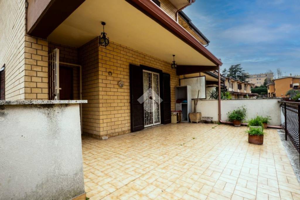 casa indipendente in vendita a Fonte Nuova in zona Torre Lupara