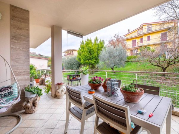 appartamento in vendita a Fonte Nuova in zona Santa Lucia