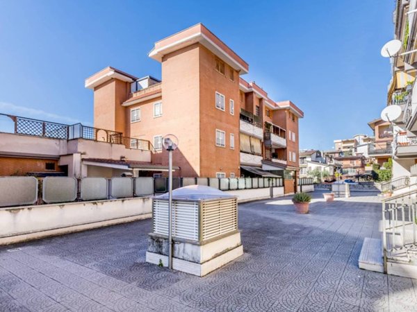 appartamento in vendita a Fonte Nuova in zona Santa Lucia