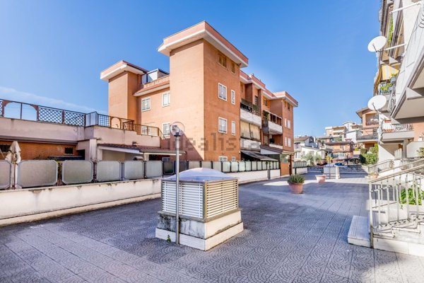 appartamento in vendita a Fonte Nuova in zona Santa Lucia