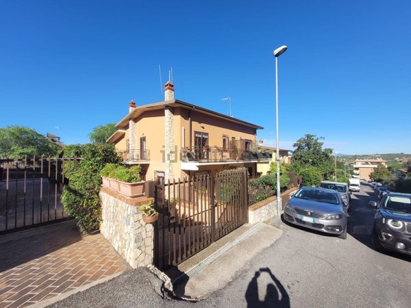 casa indipendente in vendita a Fonte Nuova in zona Torre Lupara