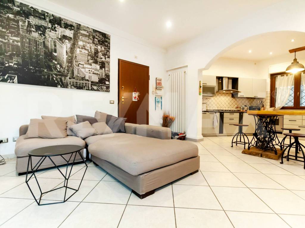 appartamento in vendita a Fonte Nuova in zona Santa Lucia