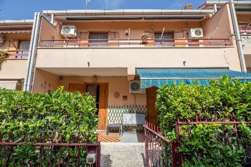 casa indipendente in vendita a Fonte Nuova in zona Torre Lupara