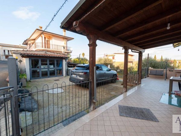 appartamento in vendita a Fonte Nuova in zona Santa Lucia