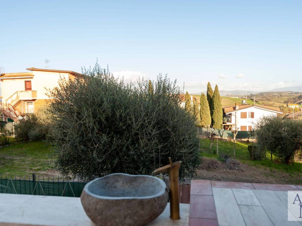 appartamento in vendita a Fonte Nuova in zona Santa Lucia