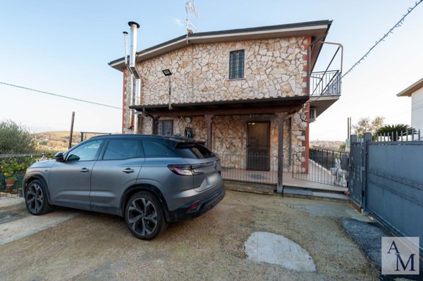 appartamento in vendita a Fonte Nuova in zona Santa Lucia