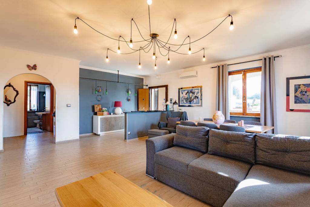 appartamento in vendita a Fonte Nuova in zona Santa Lucia