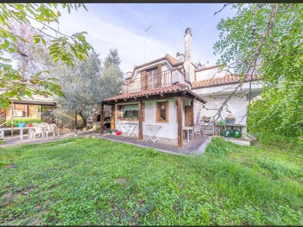 casa indipendente in vendita a Fonte Nuova in zona Santa Lucia