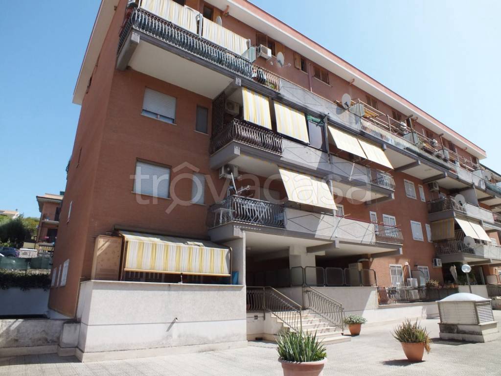 appartamento in vendita a Fonte Nuova in zona Santa Lucia