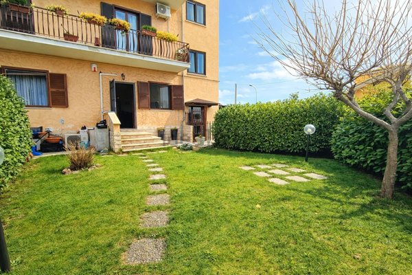 appartamento in vendita a Fonte Nuova in zona Santa Lucia